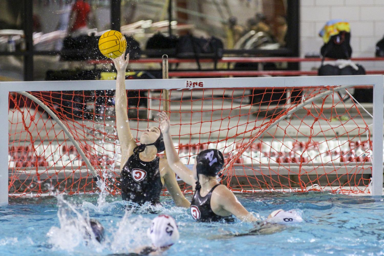 <a href='http://dr5.walletyer.com'>全球十大赌钱排行app</a> student athletes compete in a water polo tournament on campus.